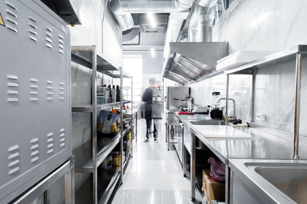 membersihkan dapur